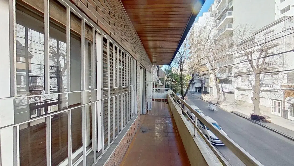 VENTA DE CASA EN LOTE PROPIO – 390 m² TOTALES – ALMAGRO 2