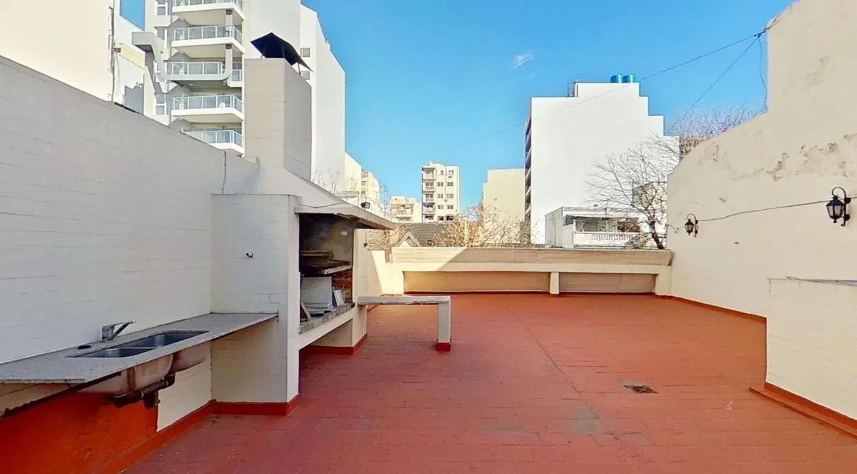 VENTA DE CASA EN LOTE PROPIO – 390 m² TOTALES – ALMAGRO 8