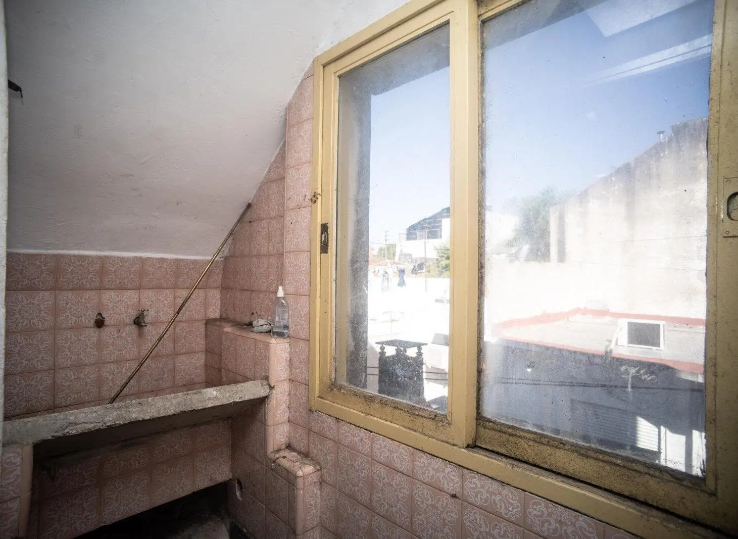 Venta local, vivienda y terraza. Ideal uso mixto. El Palomar 8