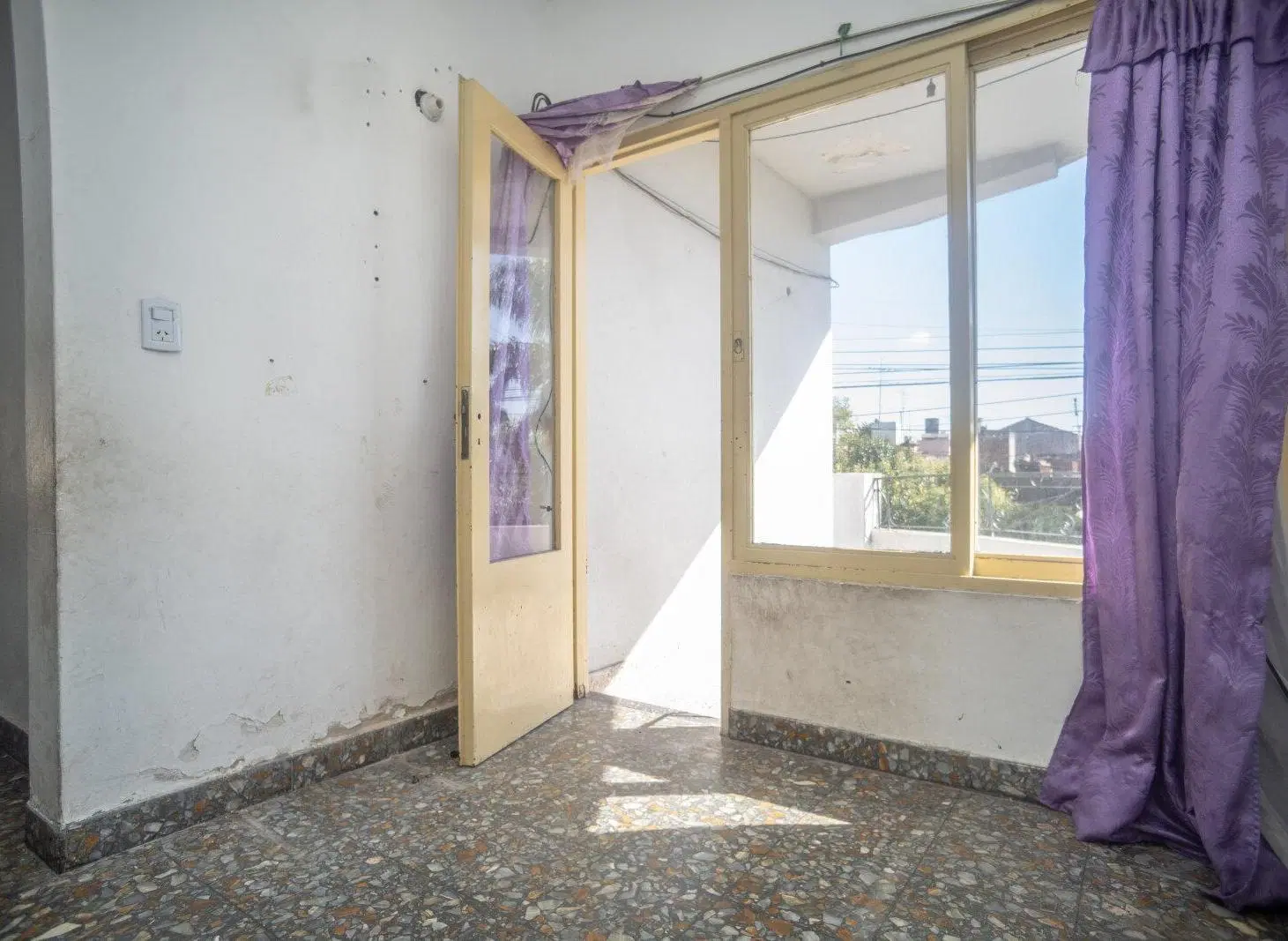 Venta local, vivienda y terraza. Ideal uso mixto. El Palomar 5