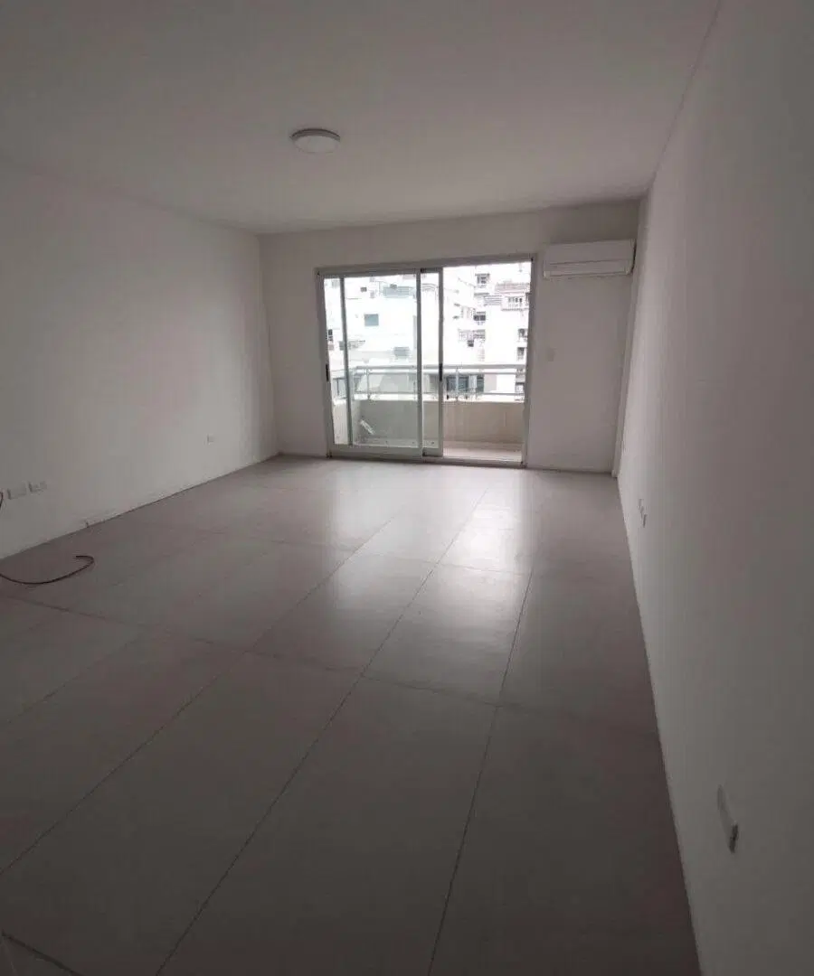 Monoambiente con balcon frente 4