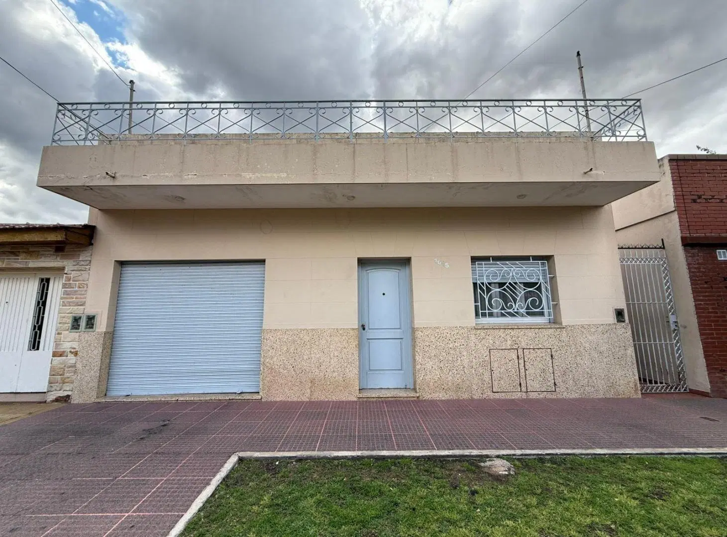 Venta Casa 4 ambientes con depto 3 ambientes en Morón. Financiacion 2
