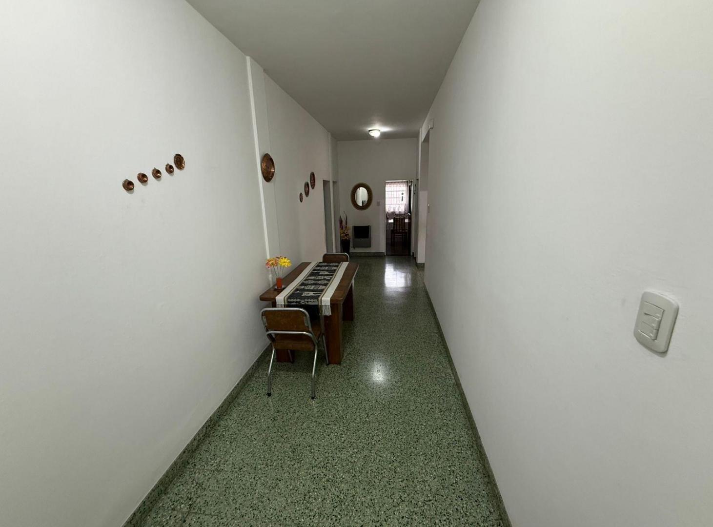 Foto de Venta Casa 4 ambientes con depto 3 ambientes en Morón. Financiacion, imagen 2