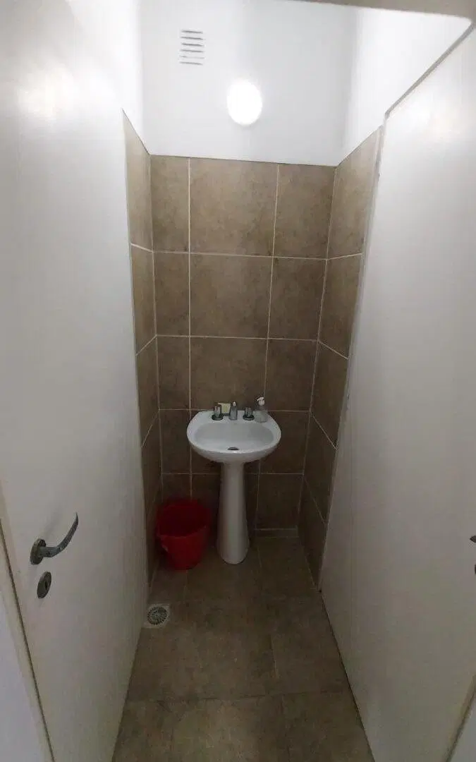 ALQUILER LOCAL COMERCIAL/OFICINA/DEPOSITO 8