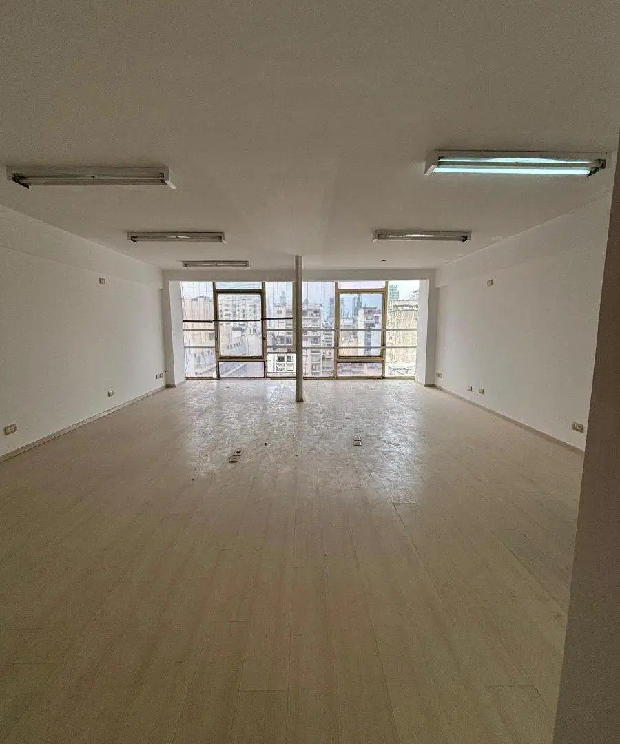 Alquiler Moderna Oficina con excelente ilumunación, cocina y baño privado, Monserrat. 8