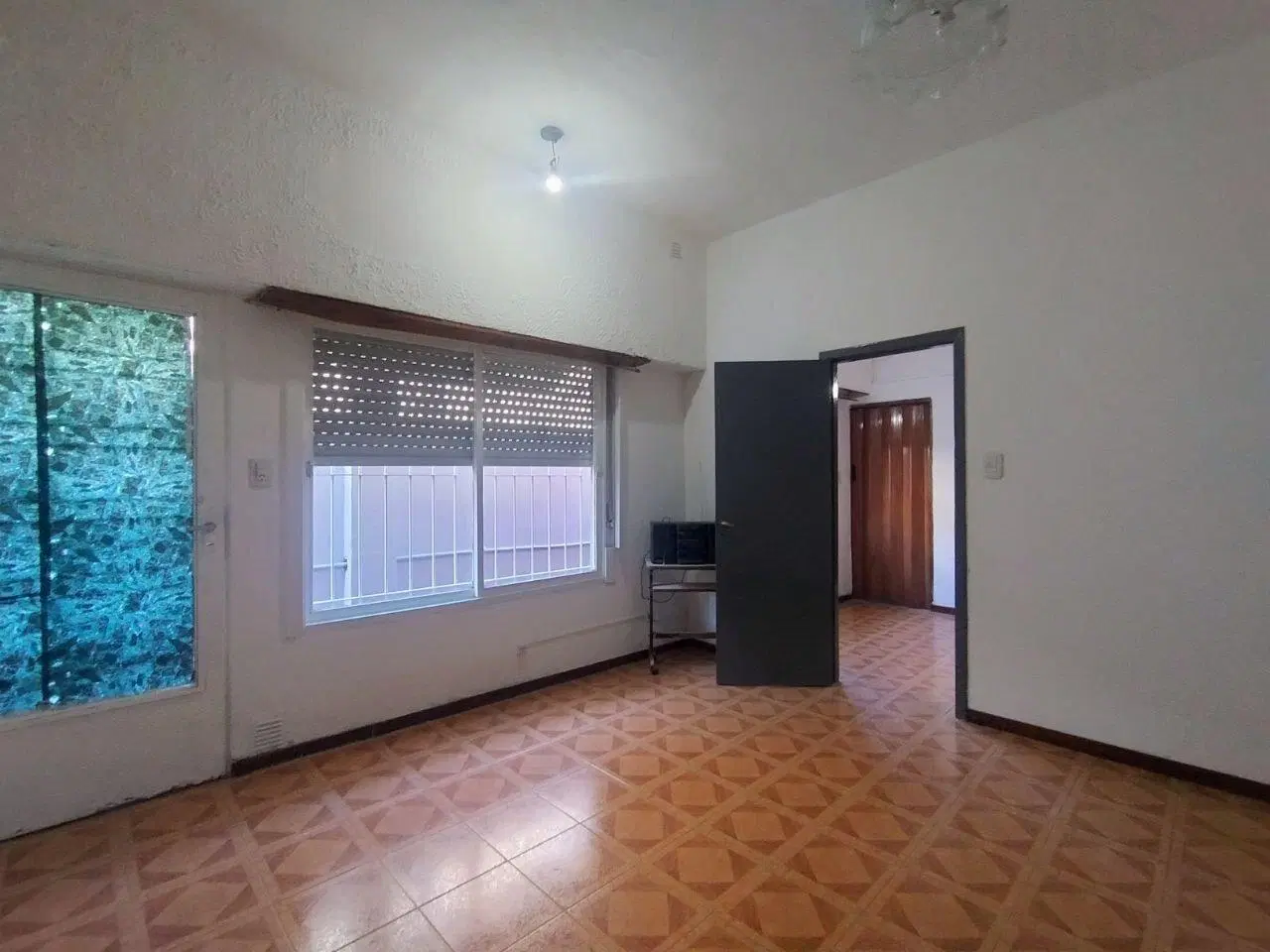 Alquiler PH interno 2 ambientes muy amplio. Moron Sur 5