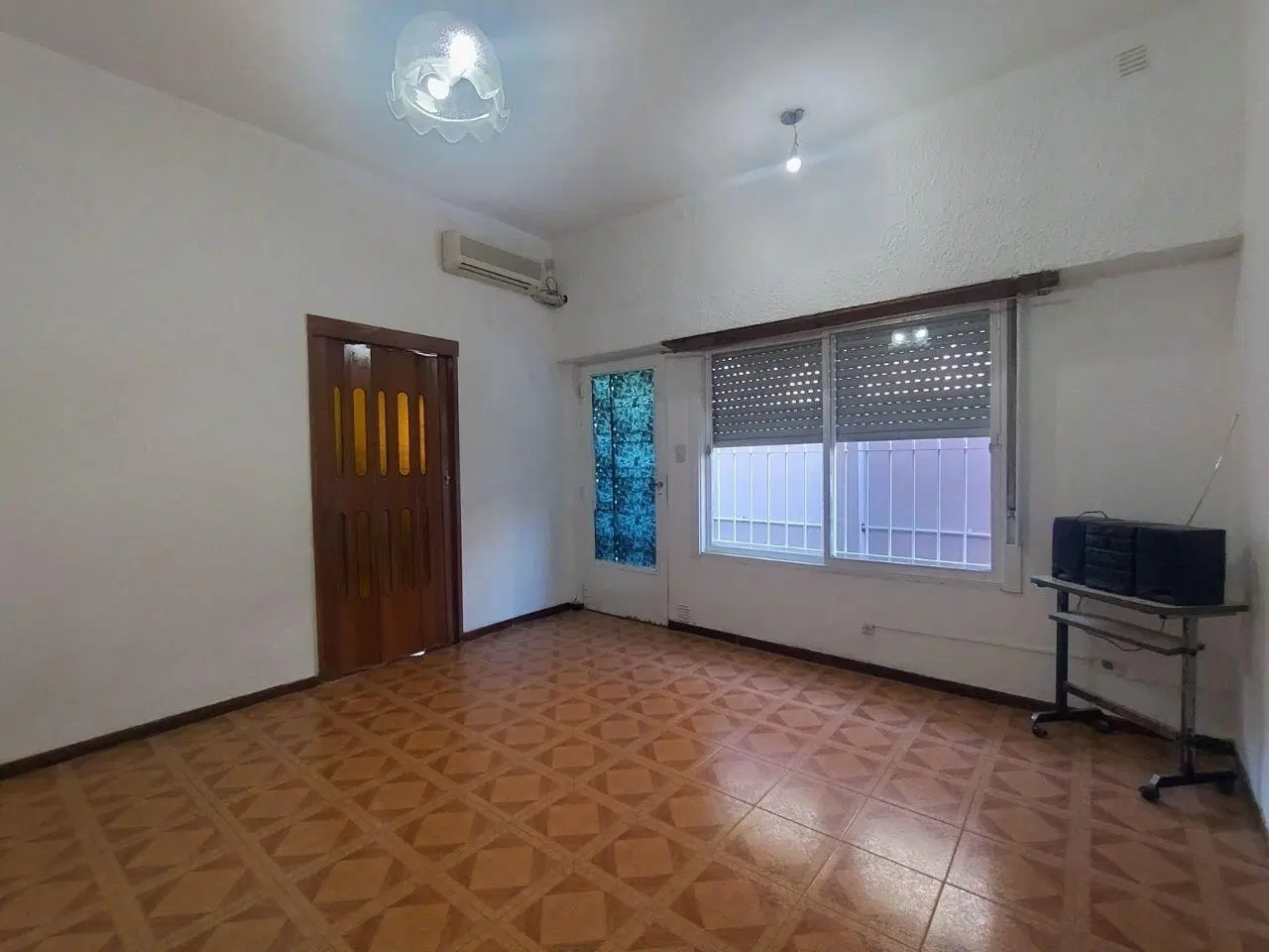 Alquiler PH interno 2 ambientes muy amplio. Moron Sur 8