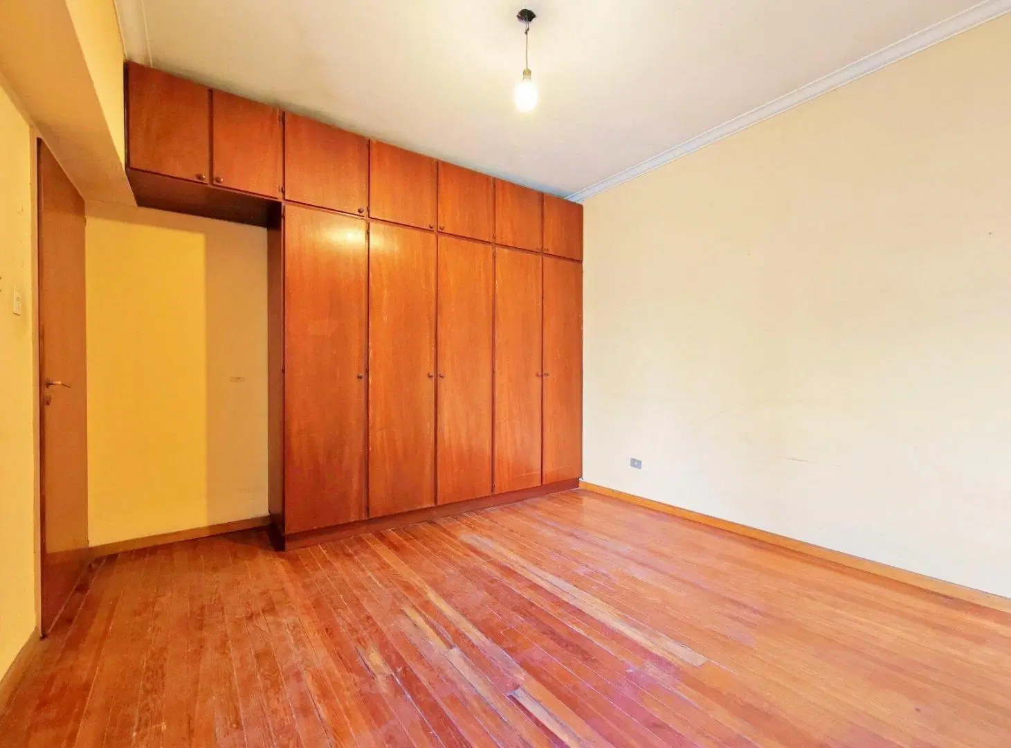 APTA CRÉDITO - Casa en Venta – Lote Propio, 5 Ambientes, Cochera, Patio y Jardín 8