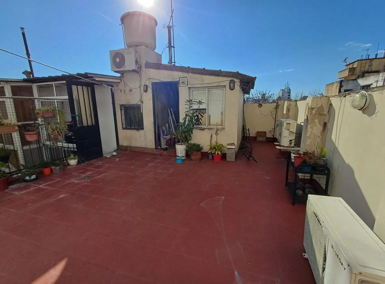 Excelente PH de 3 ambientes con gran terraza, frente al Parque Chacabuco. 8
