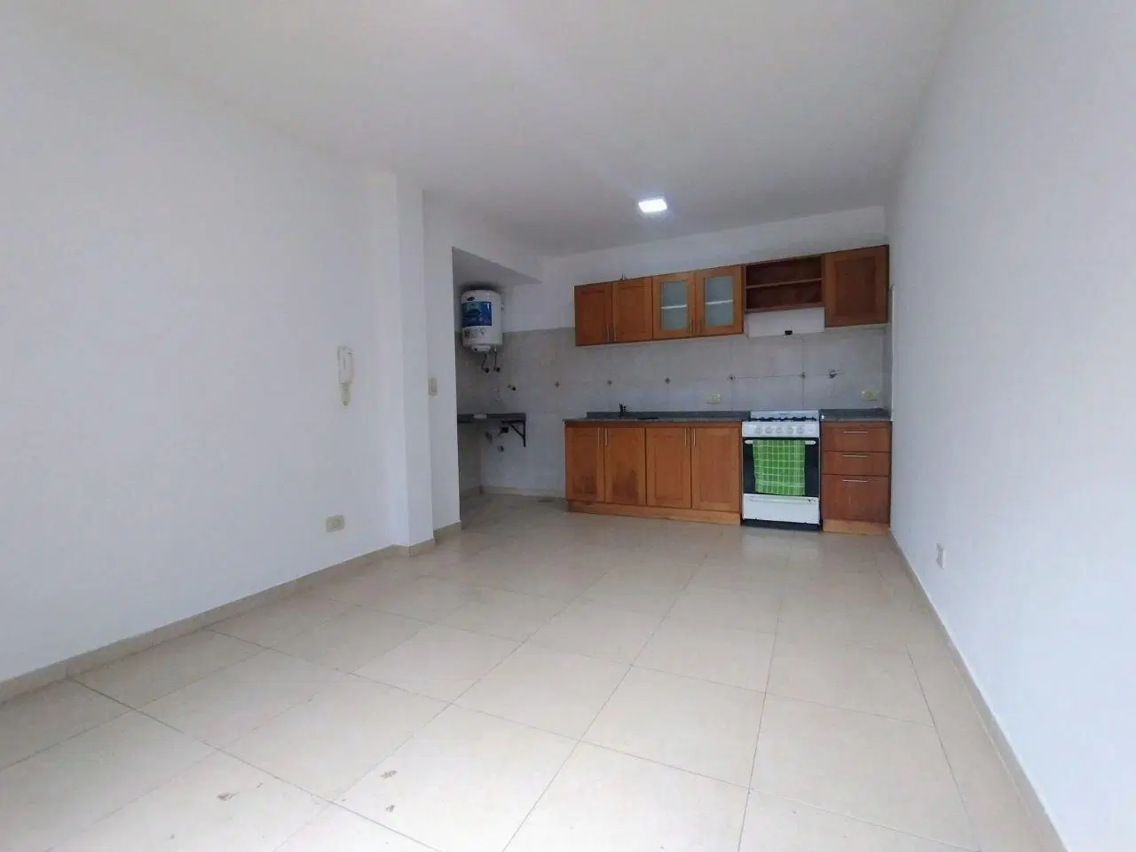 Alquiler departamento 2 ambientes con cochera. Castelar norte, Moron.- 2