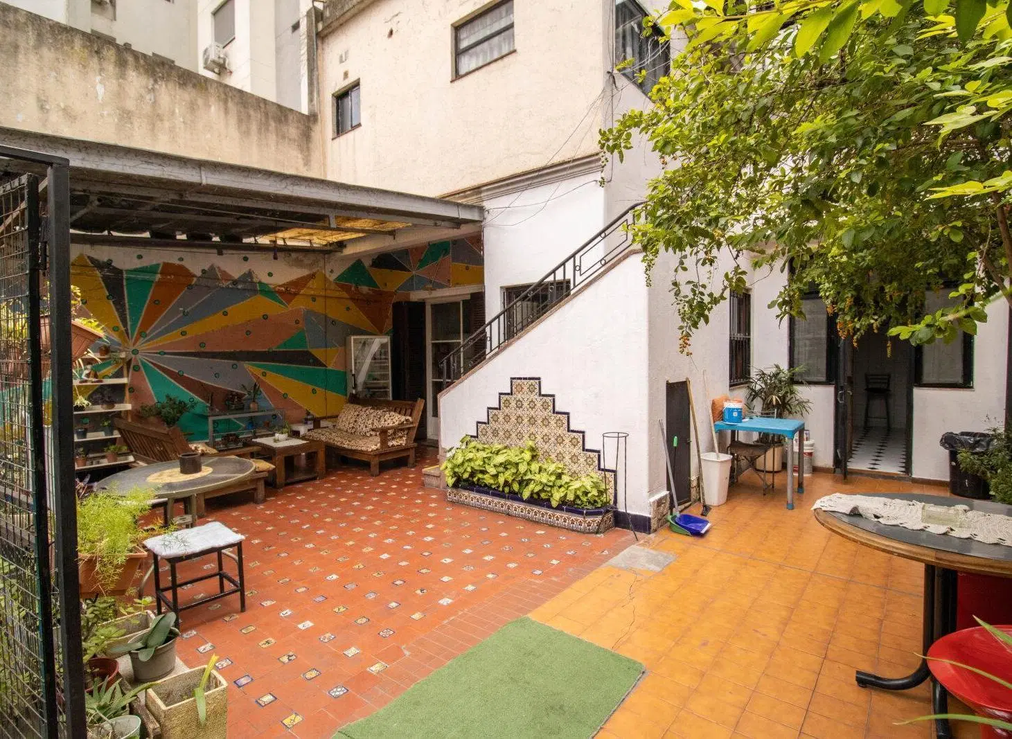 Hermosa Casa 8 Ambientes con Patio y Terraza - 3 Plantas - Destino comercial - 320m² - Palermo 8