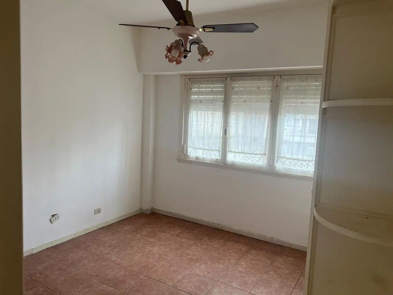 Departamento con balcón terraza a 1 cuadra de la quinta presidencial 3