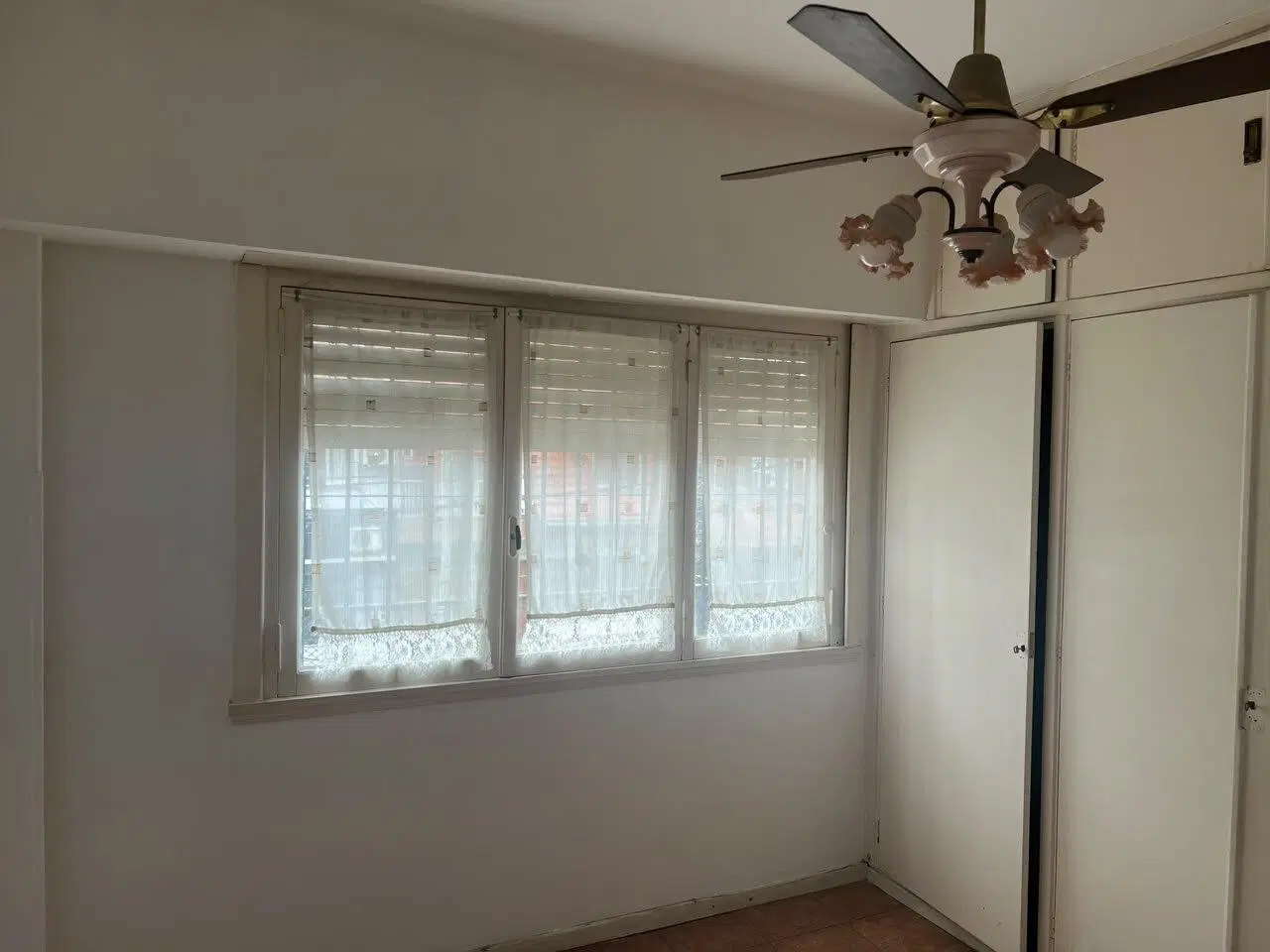Departamento con balcón terraza a 1 cuadra de la quinta presidencial 4