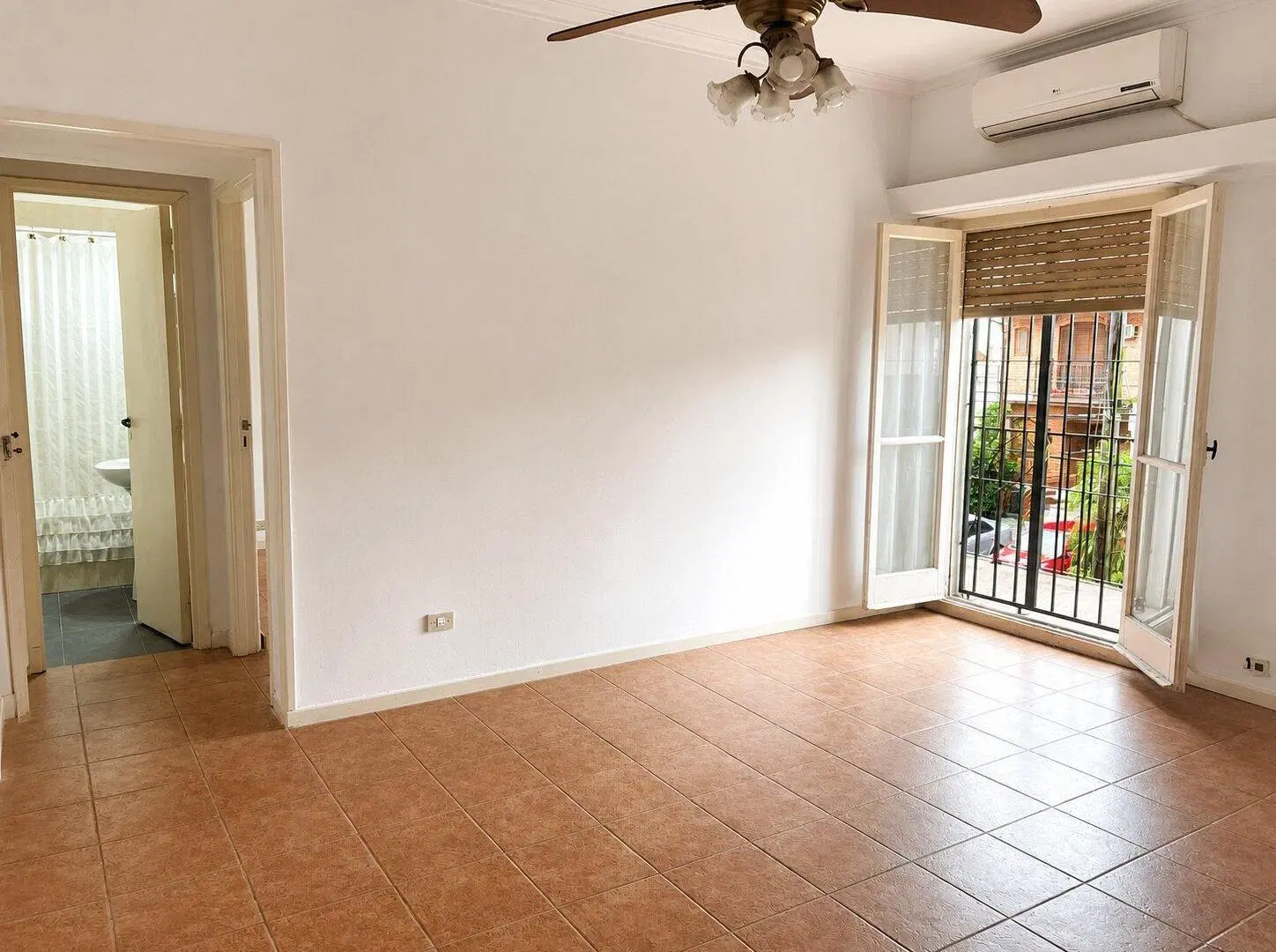 Departamento con balcón terraza a 1 cuadra de la quinta presidencial 2