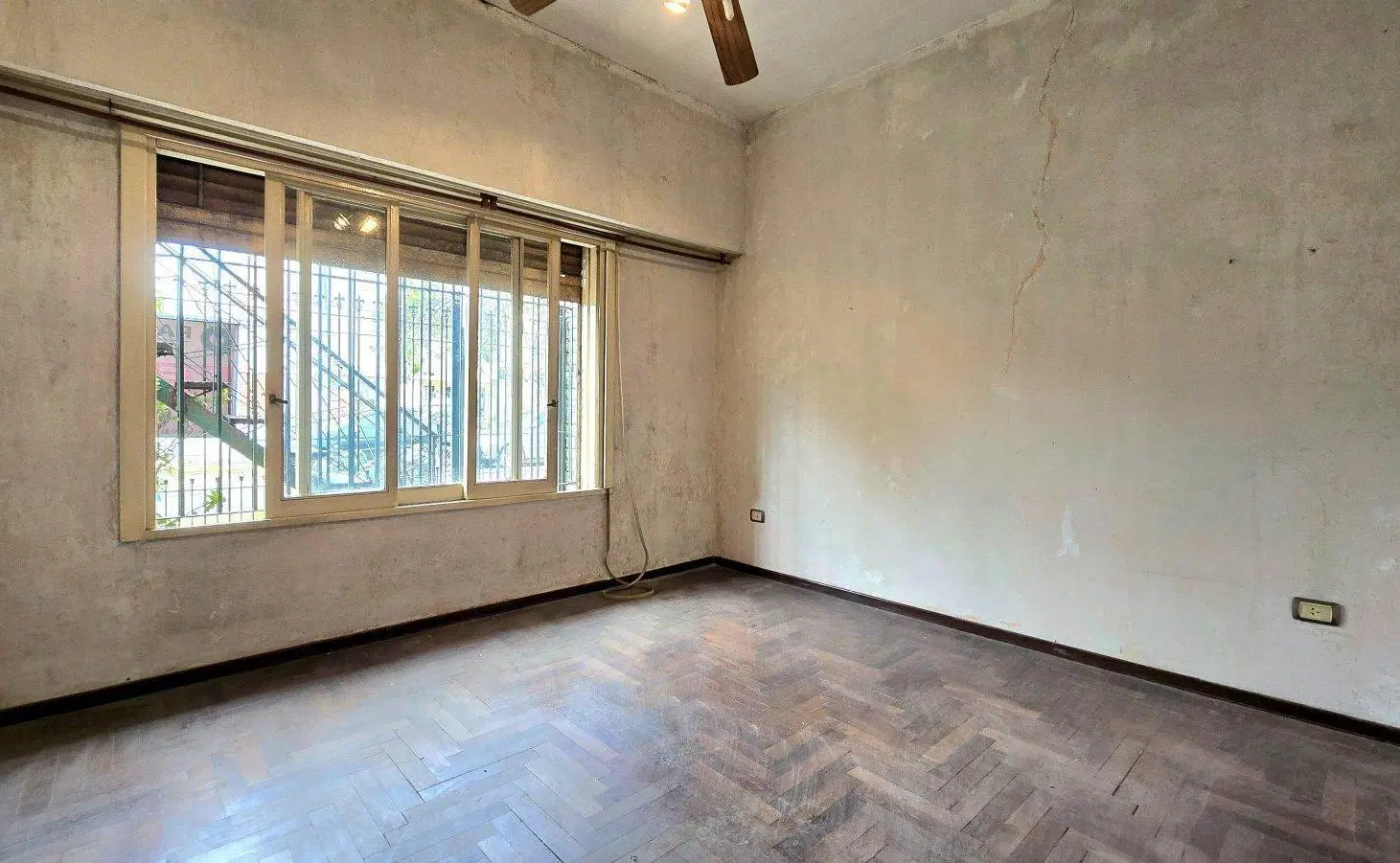 Venta PH 3 ambientes con cochera en Caseros 2