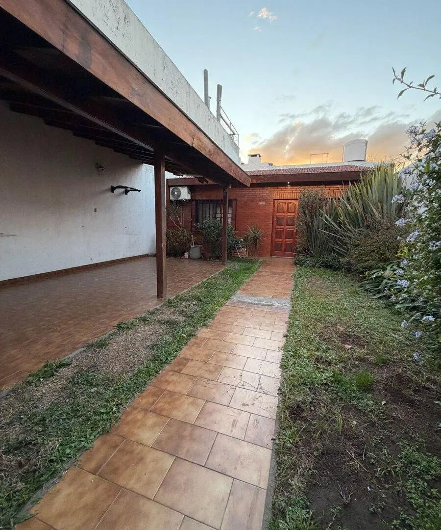 Casa lote propio, San Justo 1