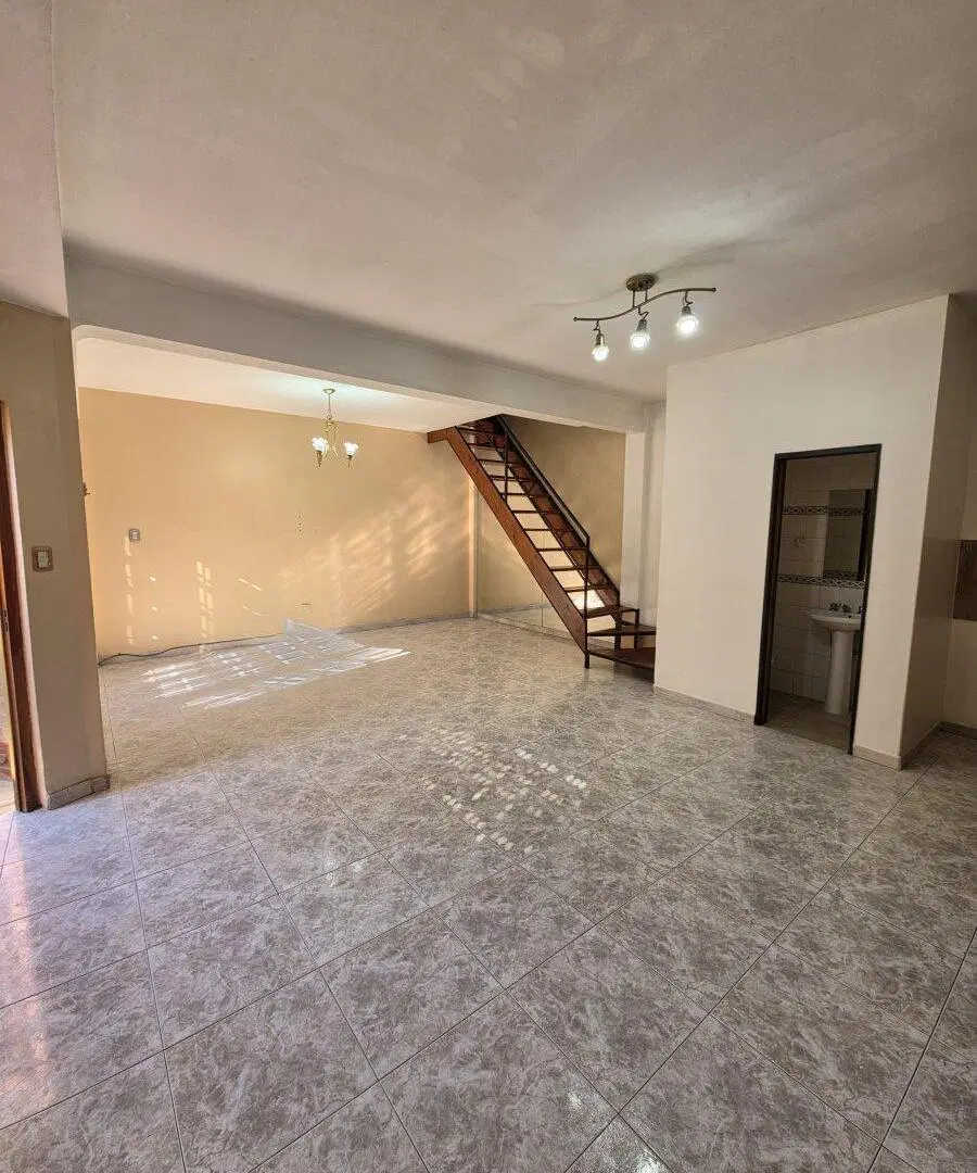 ¡OPORTUNIDAD EN TAPIALES! PH DÚPLEX 3 AMBIENTES CON PATIO – APTO CRÉDITO 2