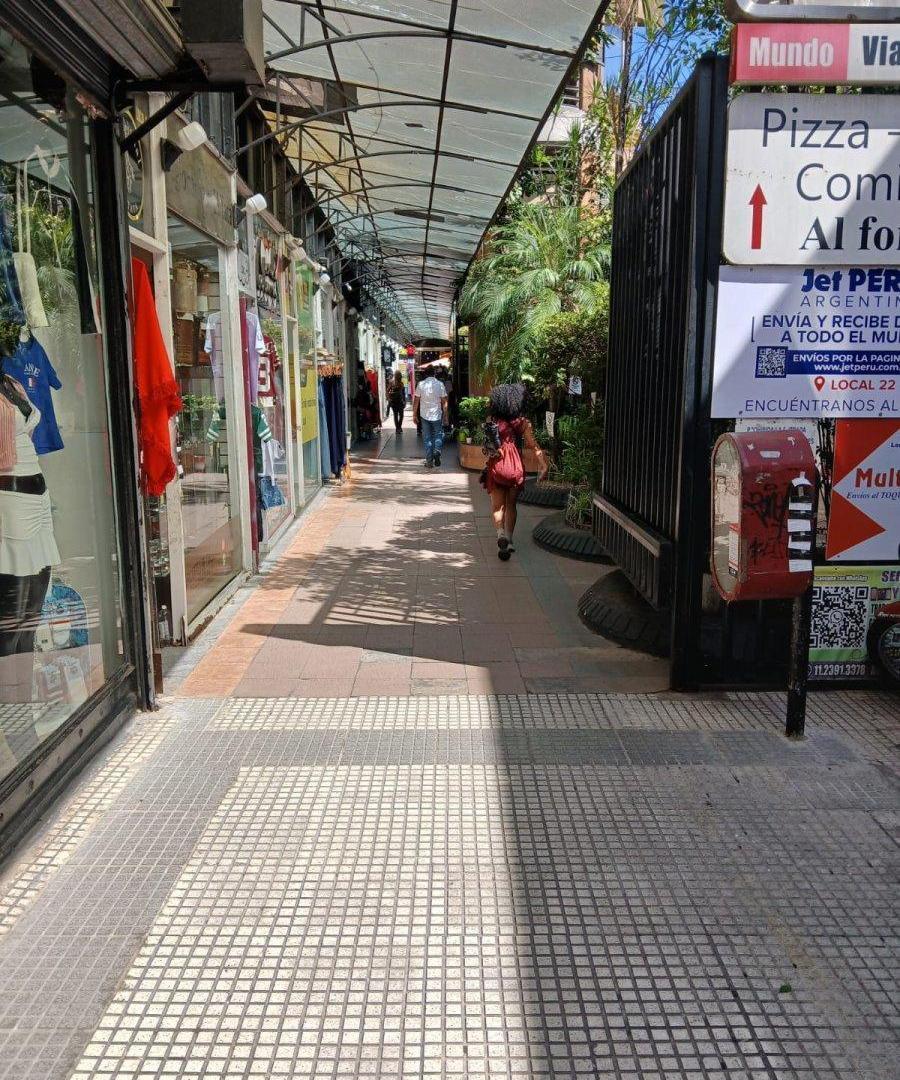 Foto de HERMOSO LOCAL 3 PLANTAS 67MTS 2 EN EL CORAZON ONCE GALERIA IMPERIAL 35 MTS AV CORRIENTES, imagen 5