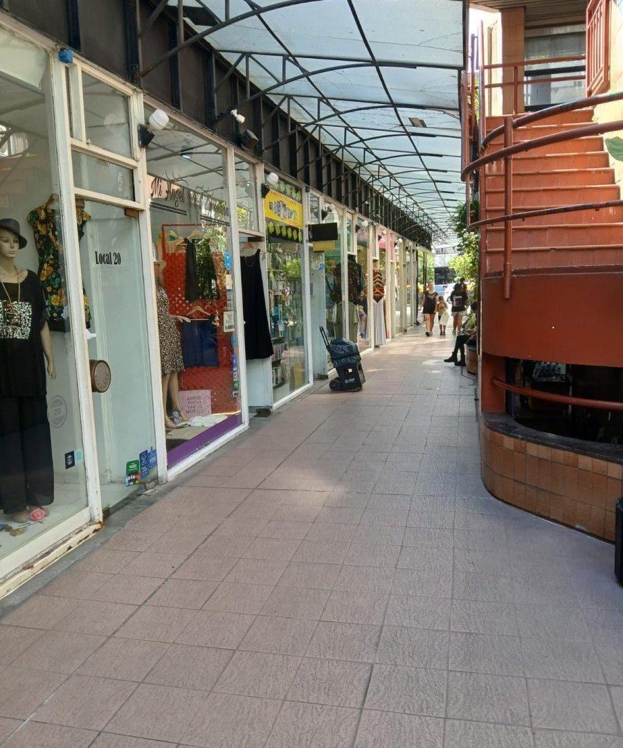 Foto de HERMOSO LOCAL 3 PLANTAS 67MTS 2 EN EL CORAZON ONCE GALERIA IMPERIAL 35 MTS AV CORRIENTES, imagen 4