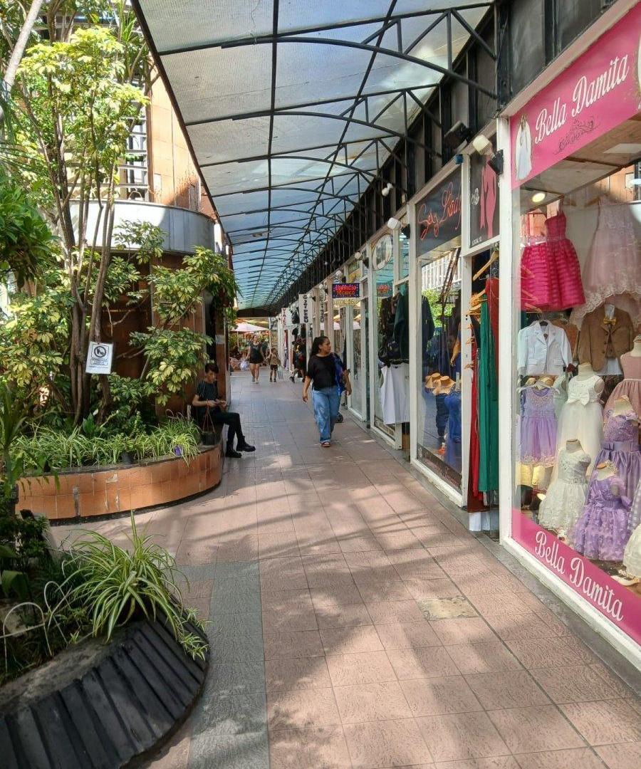 Foto de HERMOSO LOCAL 3 PLANTAS 67MTS 2 EN EL CORAZON ONCE GALERIA IMPERIAL 35 MTS AV CORRIENTES, imagen 2
