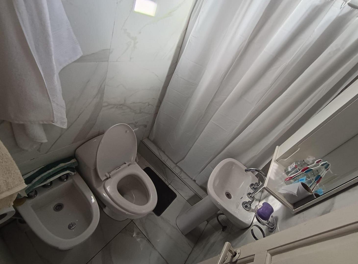 Foto de CASA EN LOTE PROPIO DE TRES AMBIENTES CON PATIO, Ferre 6400 - Villa, imagen 4