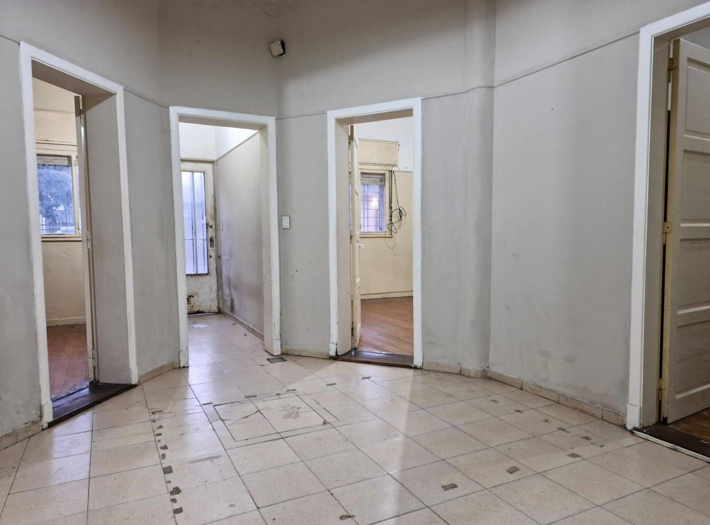 Foto de OPORTUNIDAD ÚNICA EN VELEZ SARSFIELD| CASA SOBRE LOTE PROPIO | DOBLE, imagen 4