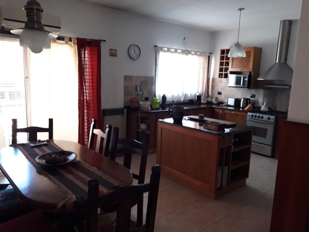 Foto de Venta - Amplio Chalet de 4 ambientes con pileta, en Castelar Sur - Moron, imagen 2