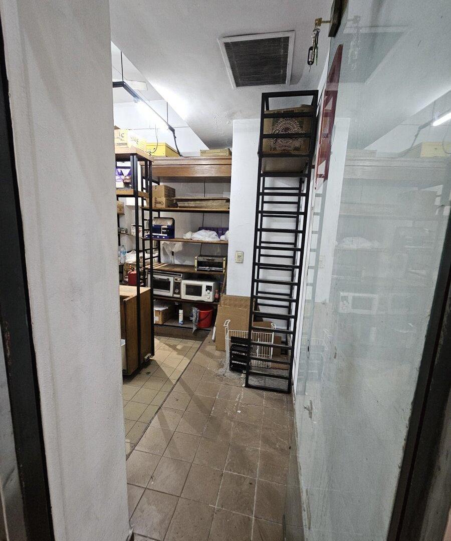 Foto de Local en espectacular zona comercial de Retiro. a metros de peatonal, imagen 3