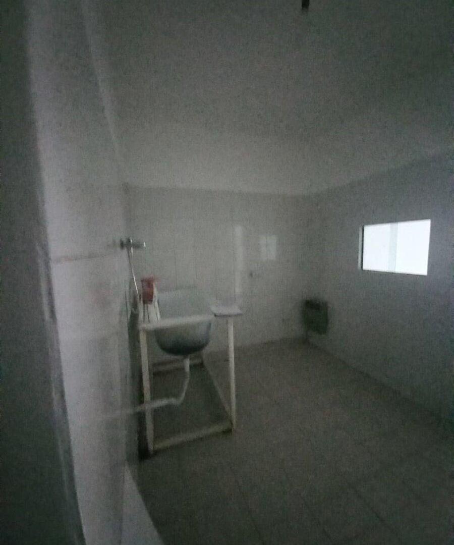 Foto de DOS SALONES COMUNICADOS CON PATIO EN CALLE BELGRANO Nº 1.813 -NQN, imagen 2