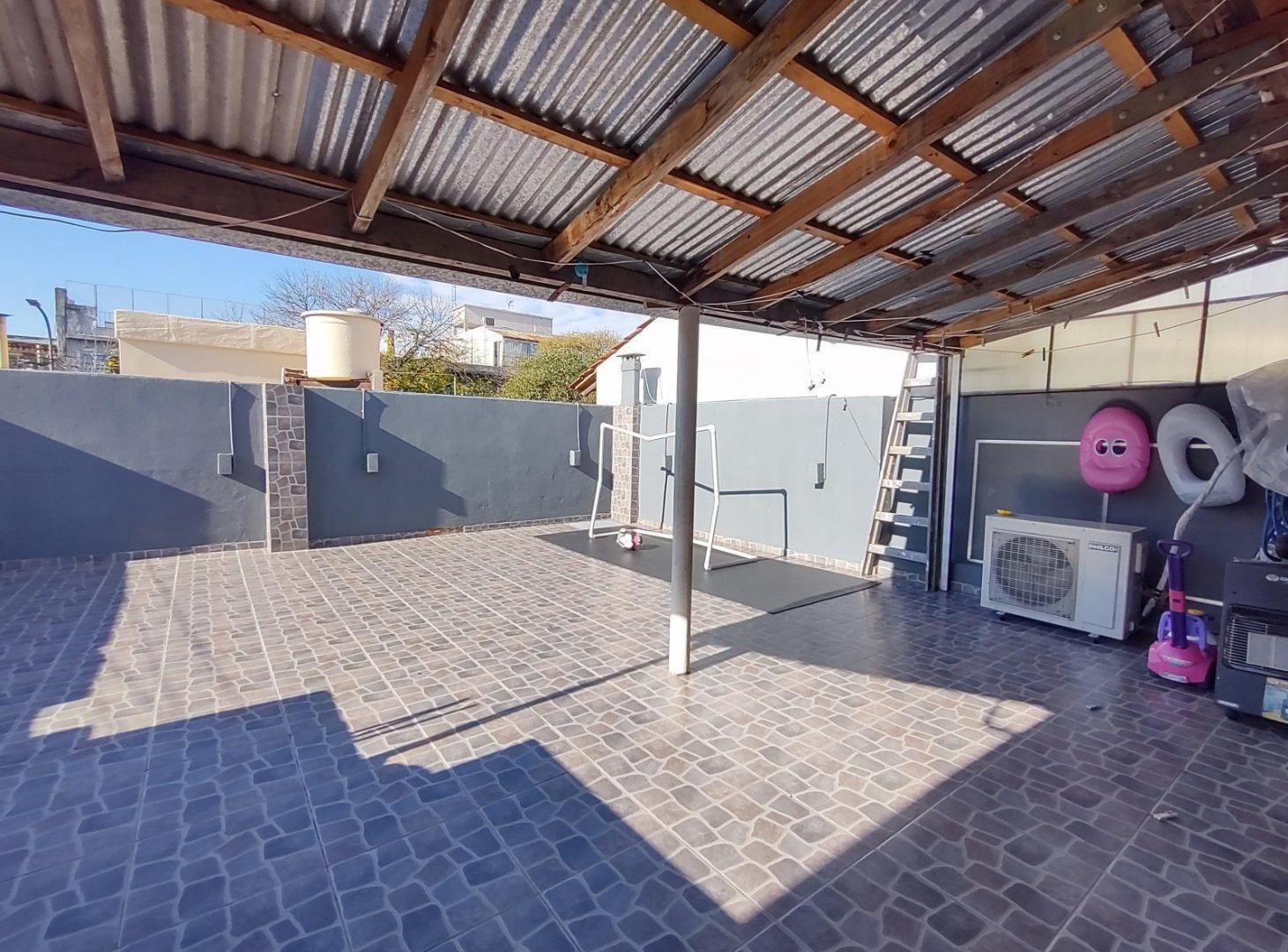 Foto de PH de 7 ambientes con amplia terraza, imagen 1