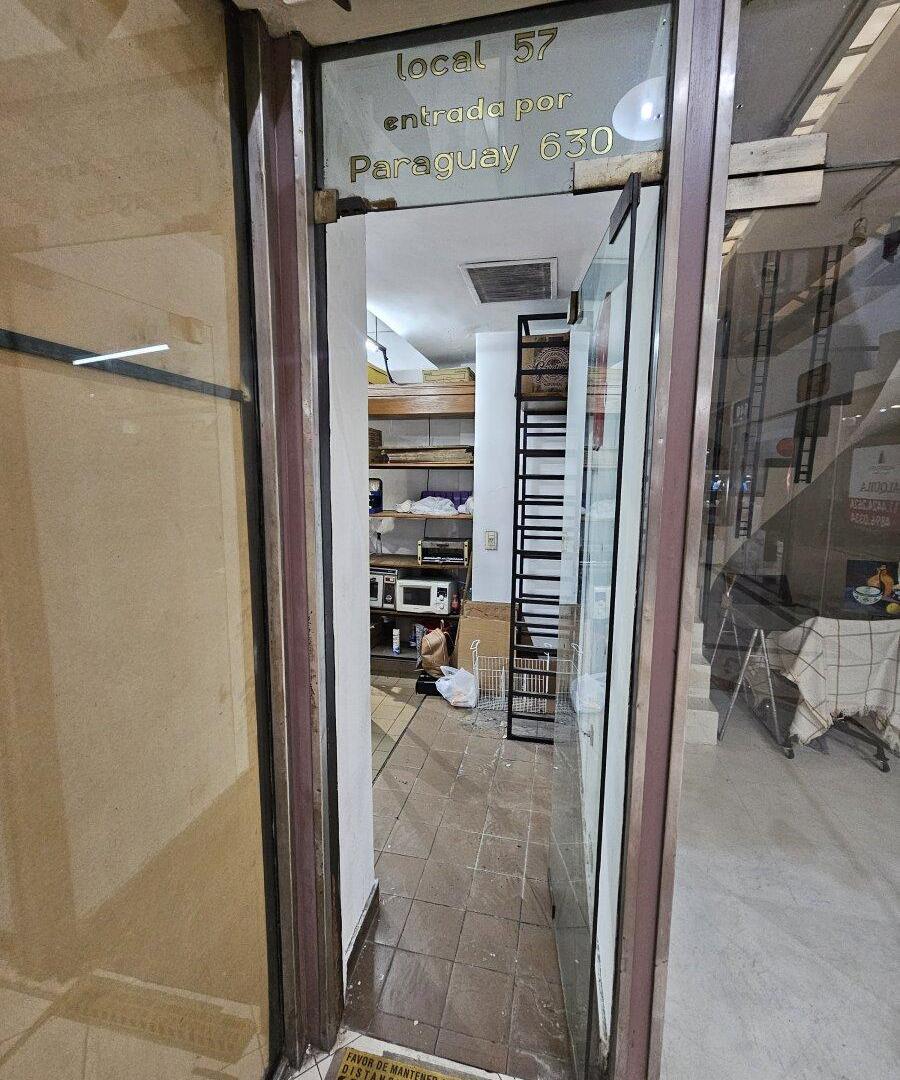 Foto de Local en espectacular zona comercial de Retiro. a metros de peatonal, imagen 1