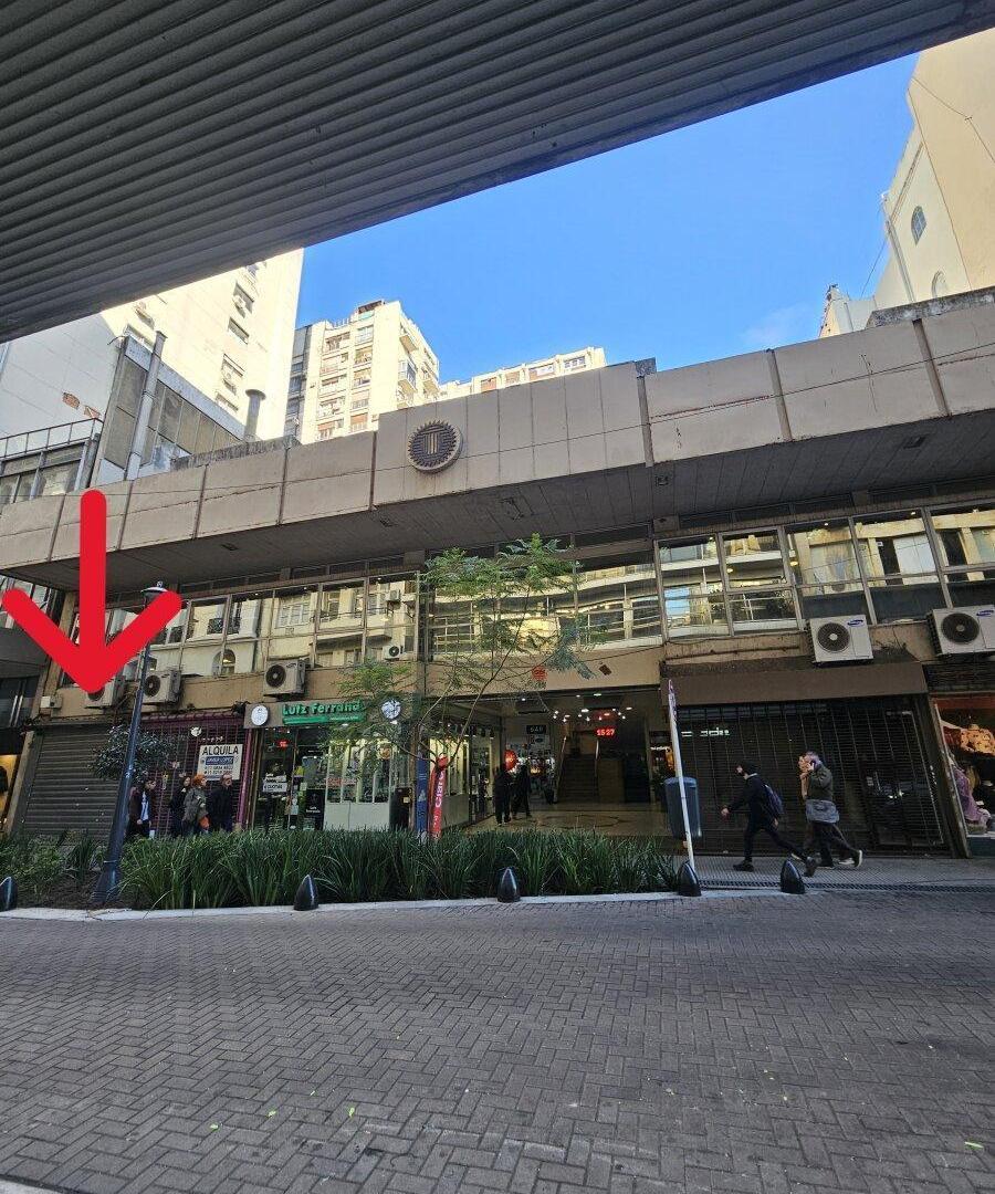 Foto de Local con cochera en espectacular zona comercial de Retiro. a metros de, imagen 2