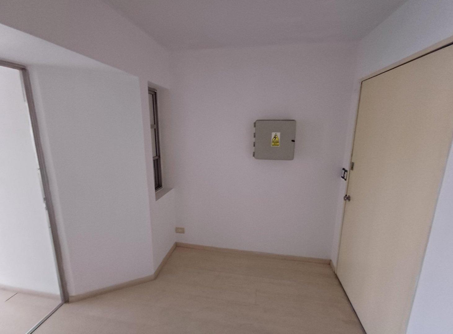 Foto de Alquiler Moderna Oficina con excelente ilumunación, cocina y baño, imagen 4