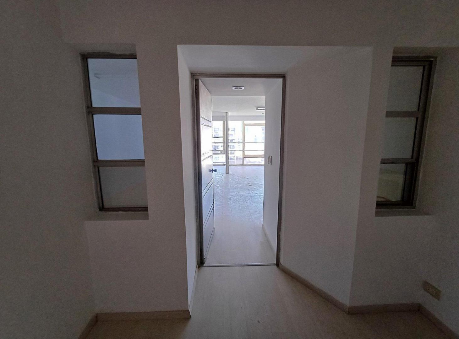 Foto de Alquiler Moderna Oficina con excelente ilumunación, cocina y baño, imagen 5