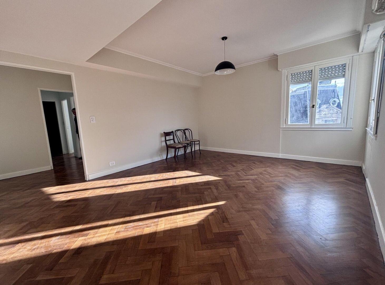 Foto de Excelente semipiso 4 ambientes, muy luminoso.Totalmente reciclado, SAN, imagen 2