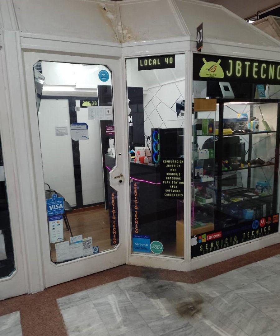 Foto de EXELENTE GODOLA en la emblematica Galeria marga,desarollada en una sola, imagen 4