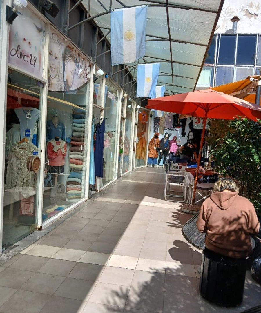 Foto de EXELENTE LOCAL CON ENTREPISO BARRIO ONCE, imagen 4