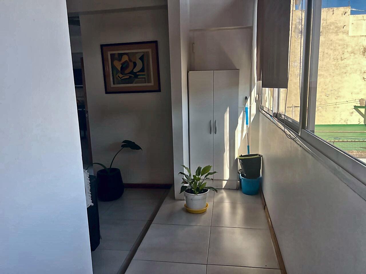 Foto de Casa imponente, piscina, cochera y 2 departamentos. de categoría, imagen 3