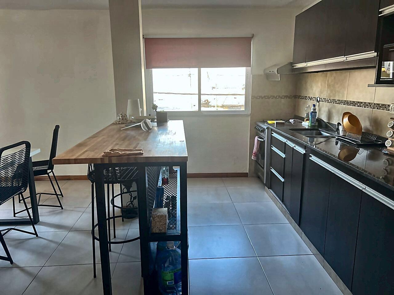 Foto de Casa imponente, piscina, cochera y 2 departamentos. de categoría, imagen 1