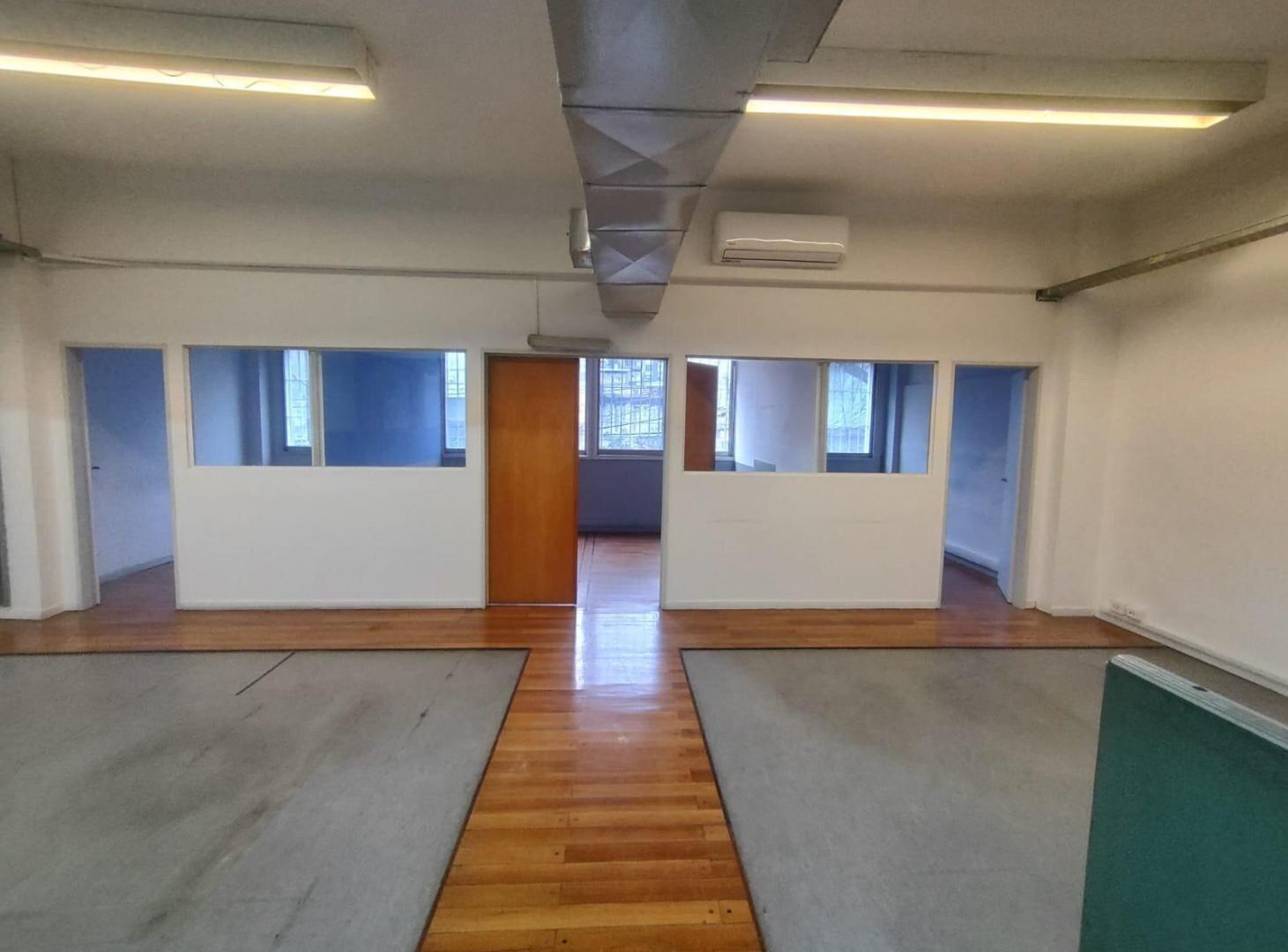 Foto de SE ALQUILA OFICINA GRANDE CON COCHERA EN BALVANERA, imagen 3