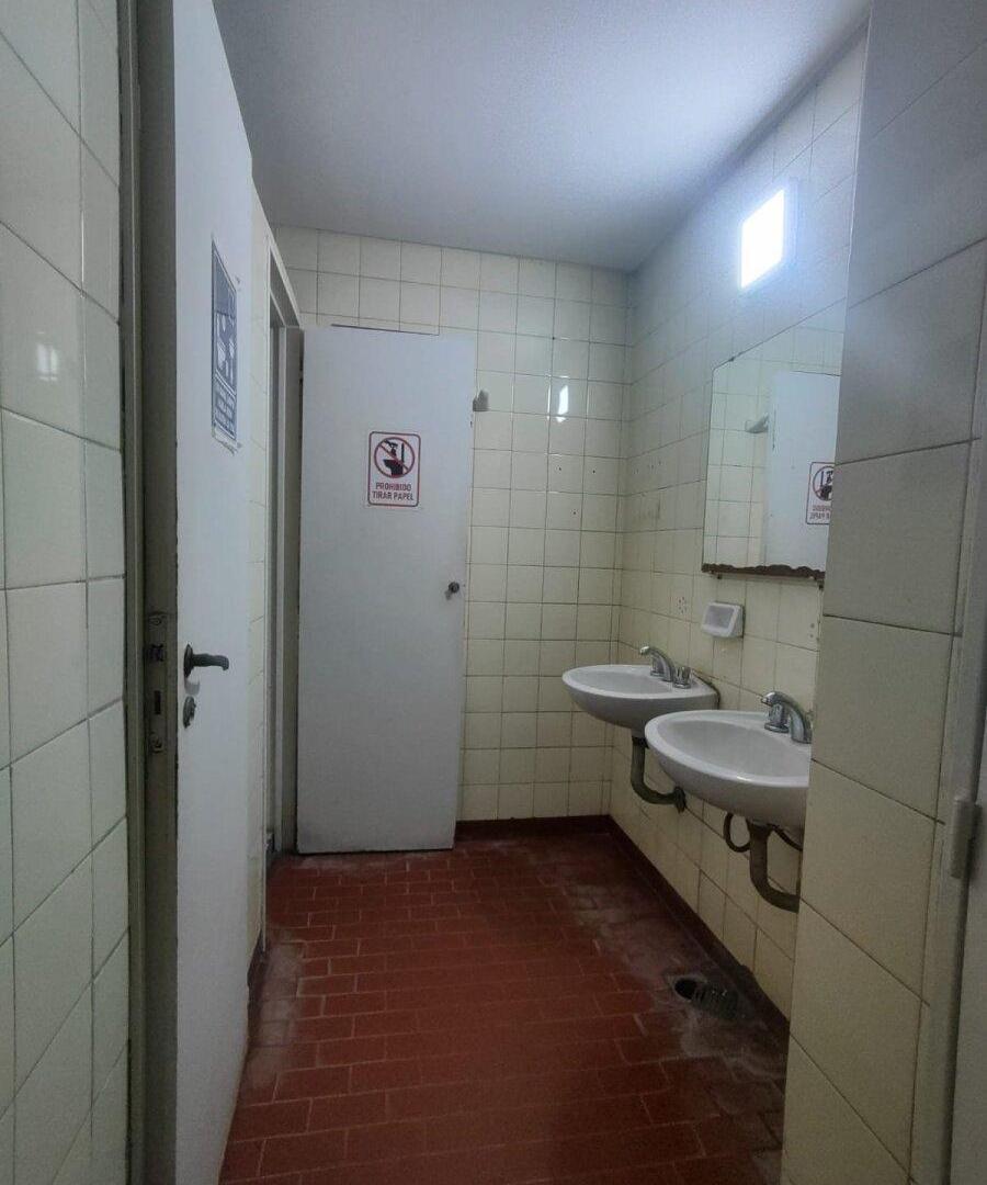 Foto de SE ALQUILA OFICINA GRANDE CON COCHERA EN BALVANERA, imagen 5