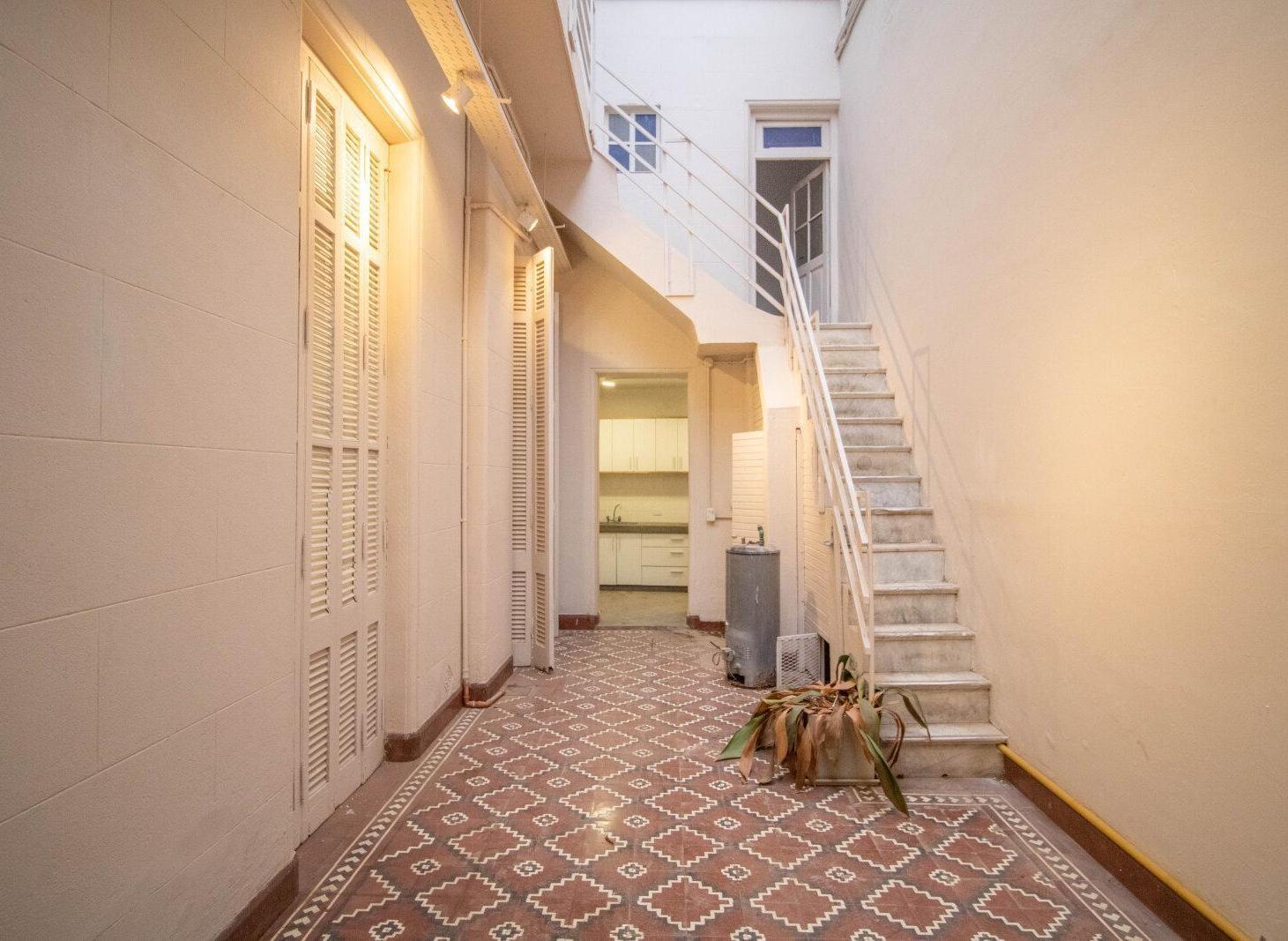 Foto de Local 5 Ambientes en Alquiler - Patio, terraza y garage - 254m², imagen 1