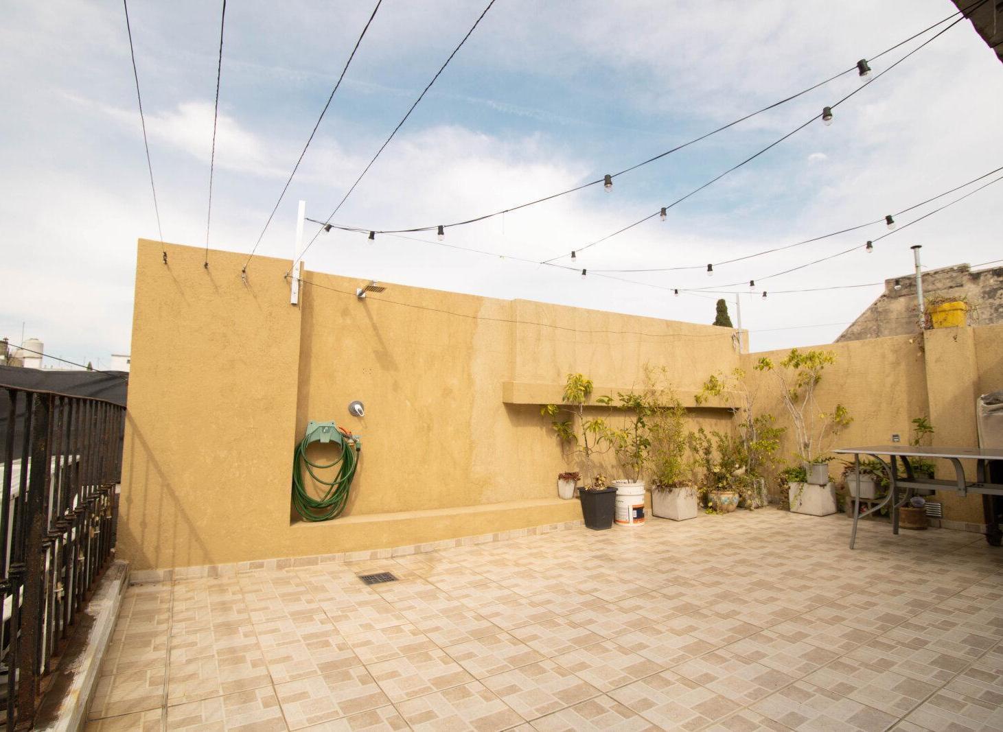 Foto de PH 4 Ambientes con Terraza y Quincho - Reciclado - 103m² - Boedo, imagen 3