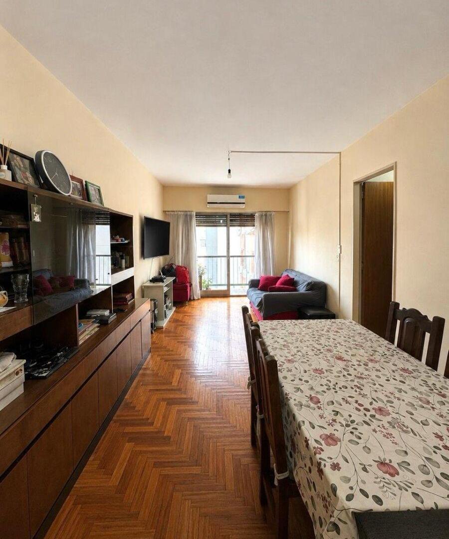 Foto de VENTA SEMIPISO 4 AMBIENTES CON DEPENDENCIA Y BAULERA - AV. LA PLATA 400, imagen 2