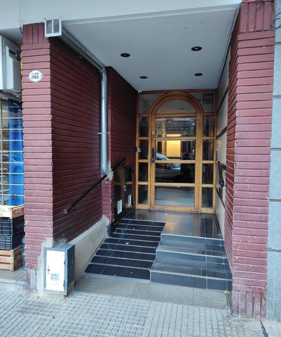 Foto de Dep. 4 Amb al Frente, Piso Alto, Dep. Servicios, Vista Abierta, Cochera., imagen 1