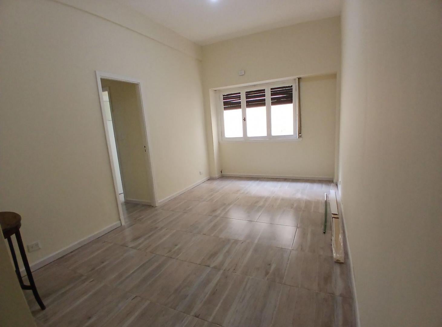 Foto de Barracas - 3 ambientes - Av. Montes de Oca 1400, imagen 1
