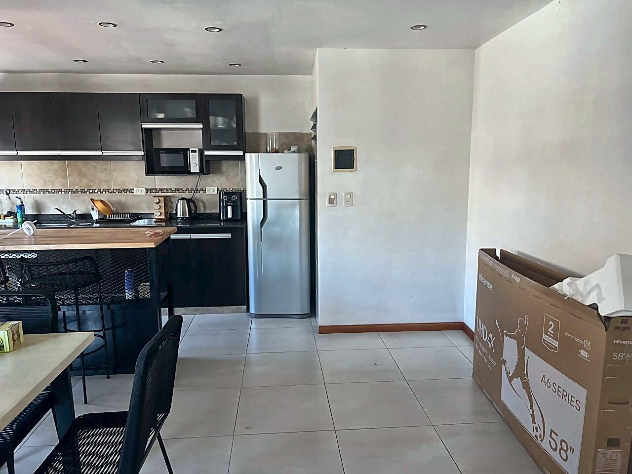Foto de Casa imponente, piscina, cochera y 2 departamentos. de categoría, imagen 2