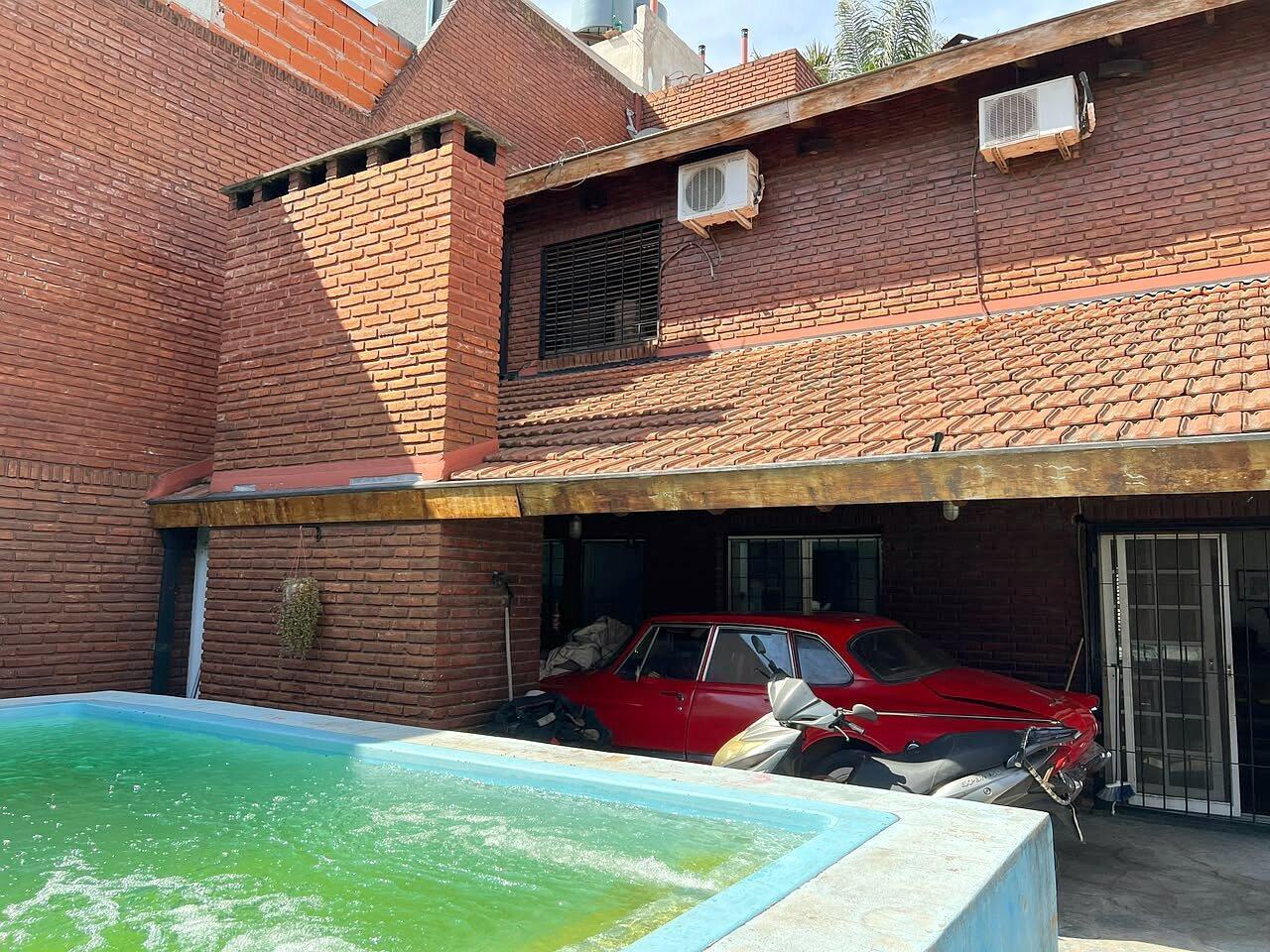 Foto de Chalet con jardín, piscina, cochera + departamento, imagen 4