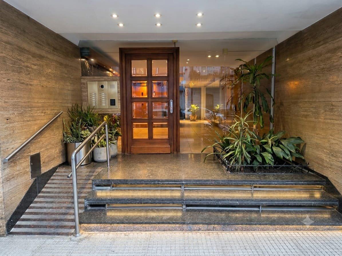 Foto de VENTA!!! Oportunidad * 4 ambtes c/cochera a refaccionar, imagen 1