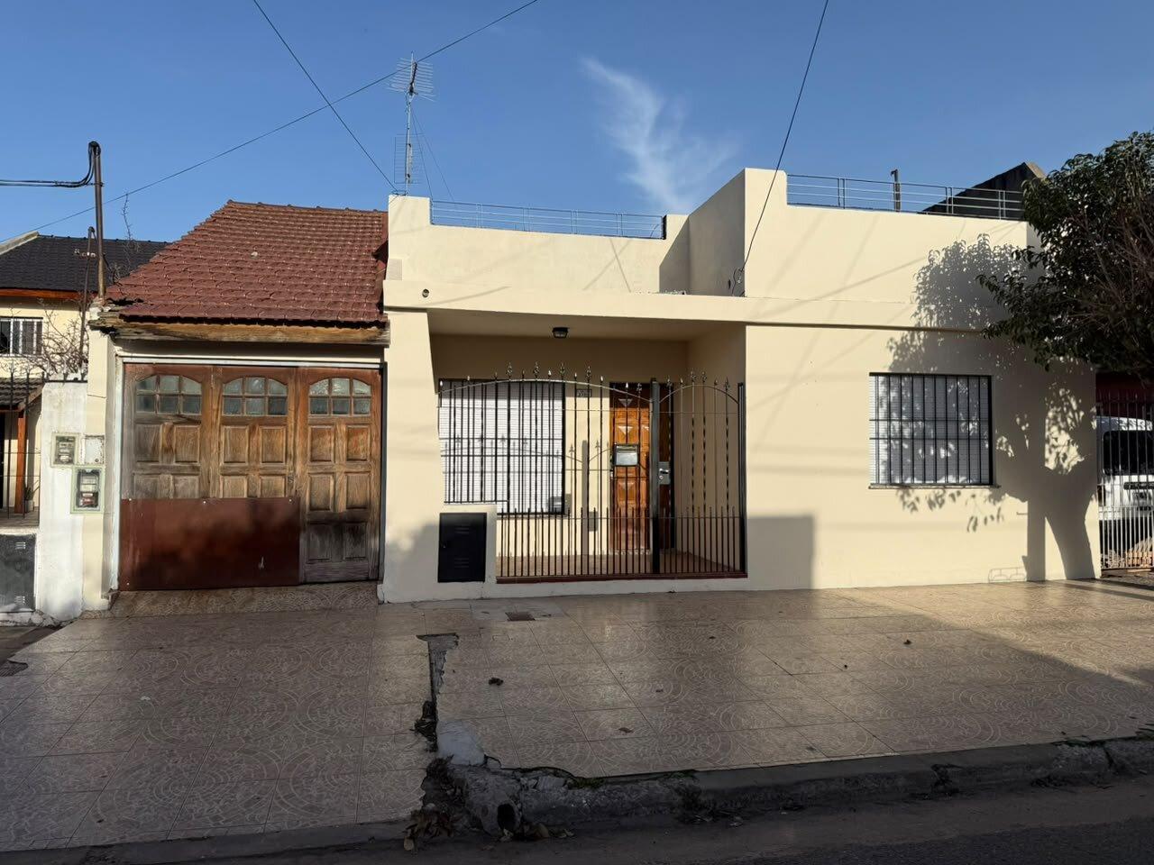 Foto de Venta de Casa 3 Ambientes en Moron Sur, imagen 1